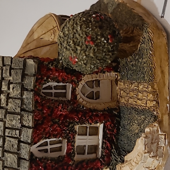 Vintage Lilliput- holly cottage 3.5"×3.5" - Picture 7 of 9